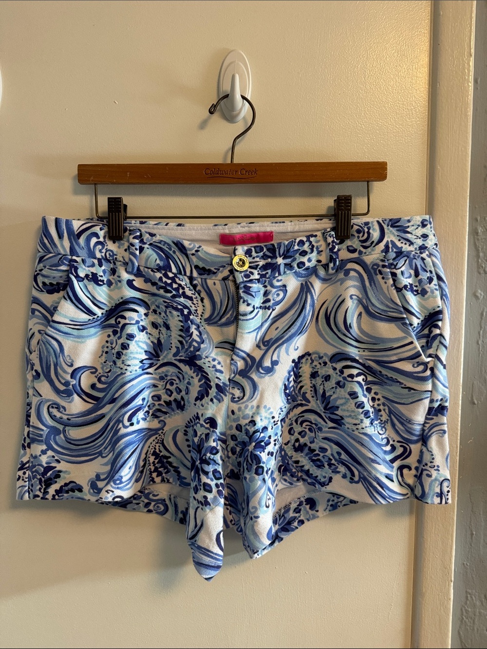 EUC Lilly Pulitzer Knit Blue Wave Print Women’s Shorts. Size 12.